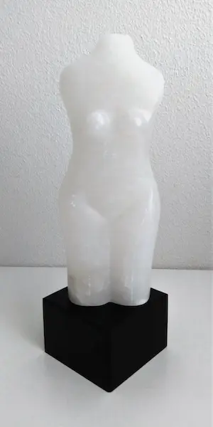 Niet of onleesbaar gesigneerd - Abstract naakt in marmer kopen? Bied vanaf 1!