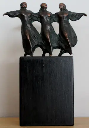 Eric Claus - Bronzen sculptuur op sokkel: 3 heksen kopen? Bied vanaf 199!
