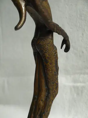 Brons (Onbekend) - Bronzen beeld , Vrouw – in Art Deco stijl – hoogte 38 cm. kopen? Bied vanaf 1!