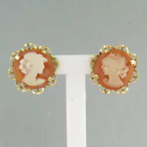 18k gouden ooroorknoppen met camee kopen? Bied vanaf 240!