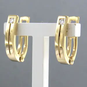 18k geel gouden oorbellen bezet met briljant geslepen diamant 0.06 ct kopen? Bied vanaf 360!