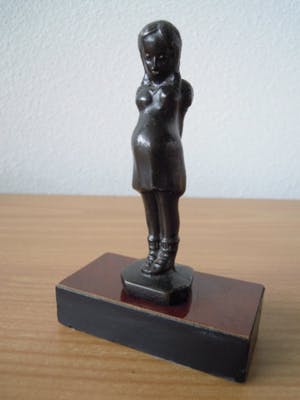 Niet of onleesbaar gesigneerd - Prachtig beeldje van zwangere vrouw kopen? Bied vanaf 10!