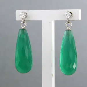18k witgouden oorhangers met groene onyx en briljant geslepen diamant 0.14 ct kopen? Bied vanaf 330!