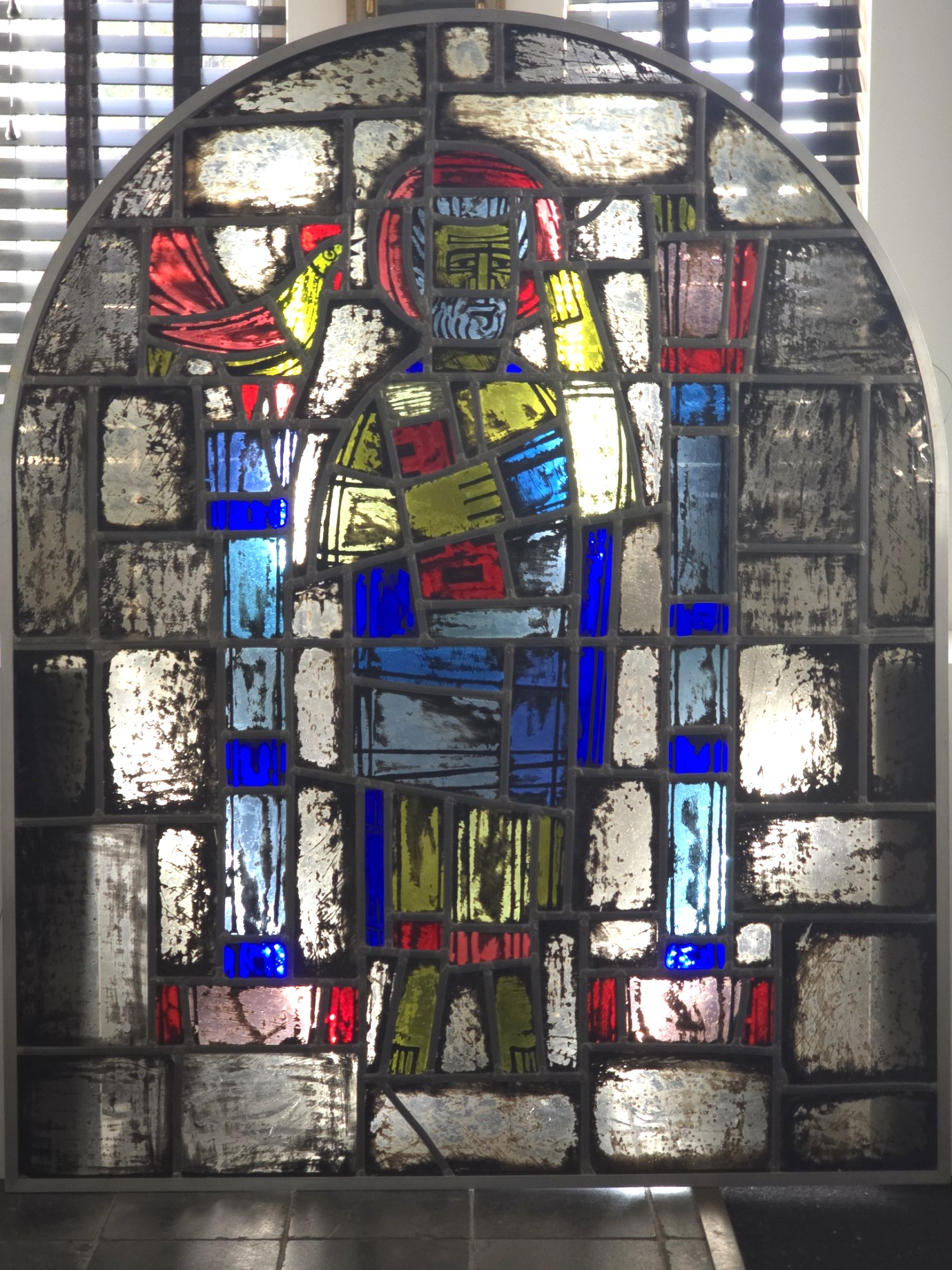 Akke Sins - Monumentaal Glas-in-Loodraam 'Heiligenfiguur' (Driesprongkerk Breda, ca. 1950) kopen? Bied vanaf 250!