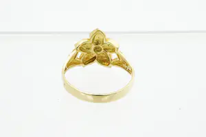 62- Mooi bewerkte 18 Krt gouden dames ring met Bloem - kleine maat! kopen? Bied vanaf 160!
