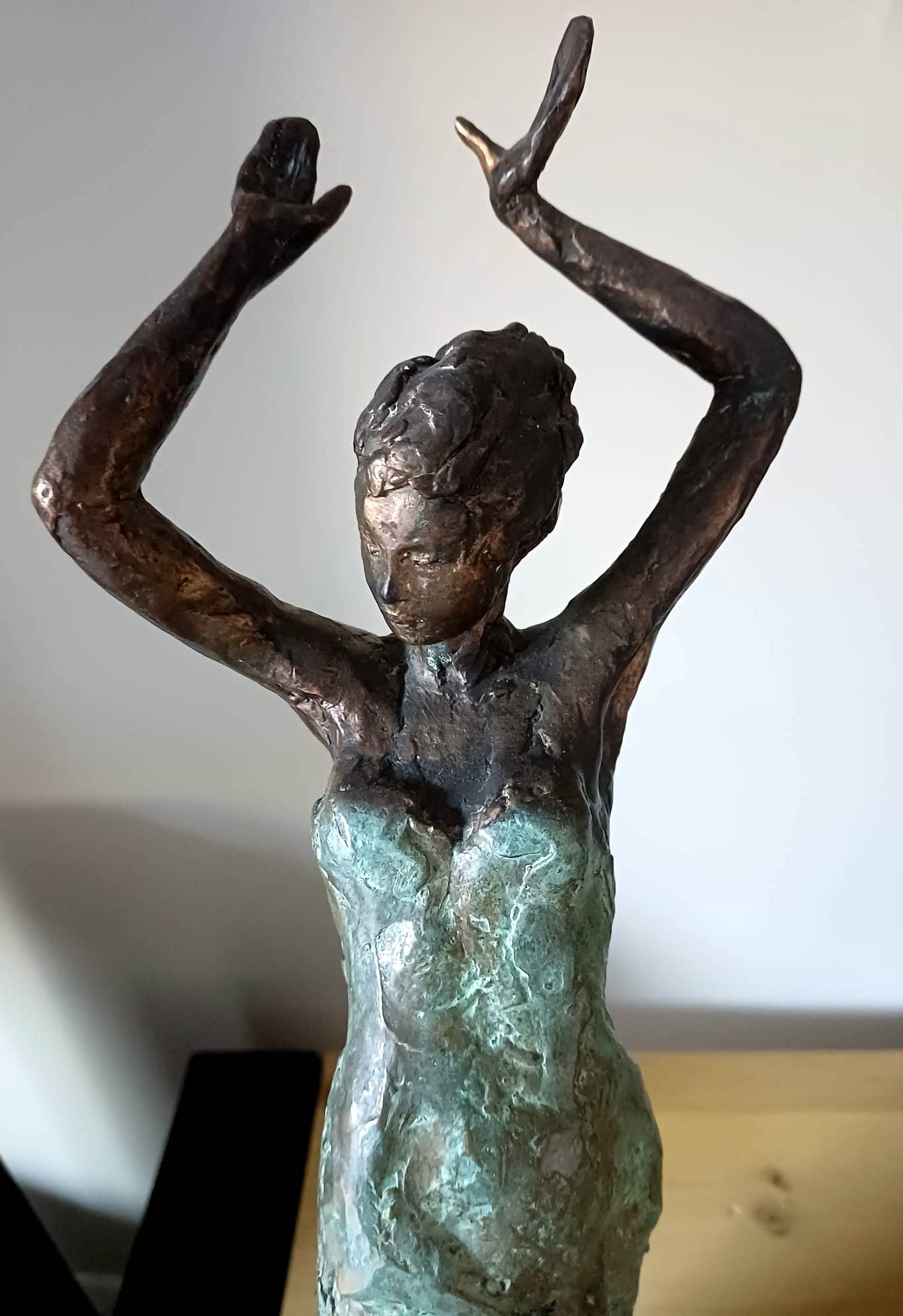 Marianne Houtkamp - Bronzen sculptuur: danseres kopen? Bied vanaf 1250!