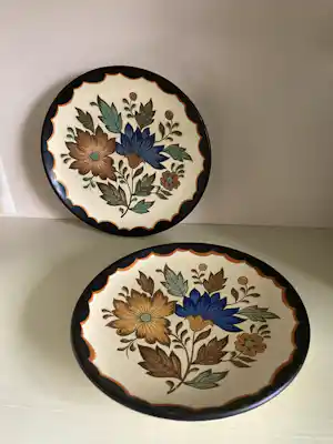 Plateelbakkerij Flora - Set van 2 wandborden Gouda floral vintage verkocht voor € 25!