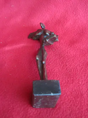 Hans van Eerd - Figuur met boek en appel. kopen? Bied vanaf 75!