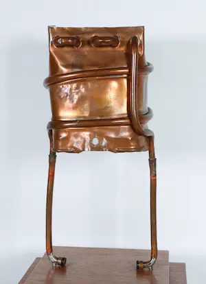 Harry Piller - Sculptuur van koper en hout, Zonder titel kopen? Bied vanaf 100!