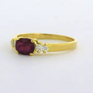 18k geel gouden ring met robijn en briljant geslepen diamant tot. 0.16ct kopen? Bied vanaf 320!