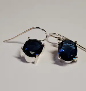 Nieuwe  zilveren oorbellen met blauwe facet geslepen saffier kopen? Bied vanaf 50!
