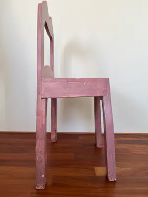 Klaas Gubbels - Roze stoel / object kopen? Bied vanaf 750!