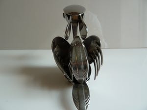 Niet of onleesbaar gesigneerd - Vogelsculpture gemaakt van bestek kopen? Bied vanaf 1!