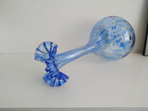 Niet of onleesbaar gesigneerd - Grote, zwierige vaas, blauw glas, handgemaakt kopen? Bied vanaf 1!