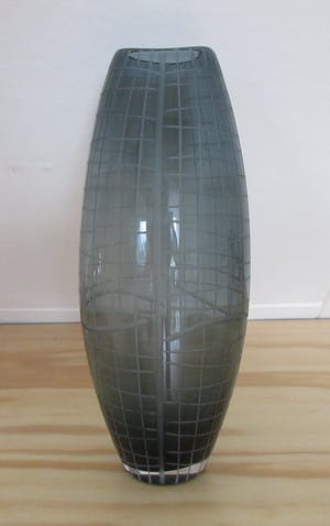 Niet of onleesbaar gesigneerd - Blauwe grijze geometrisch geslepen MCM ovale vaas kopen? Bied vanaf 1!