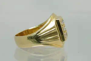 34 - Vintage 18krt geel-gouden pavé ring met 9 briljant gesl. (0.50ct) diamant kopen? Bied vanaf 380!