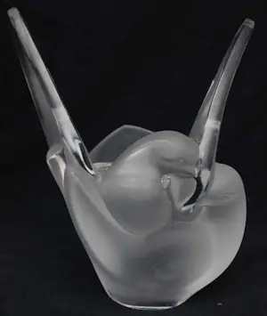 Marc Lalique - LALIQUE 'Sylvie' Love Birds Sylvie Vase LALIQUE kopen? Bied vanaf 290!