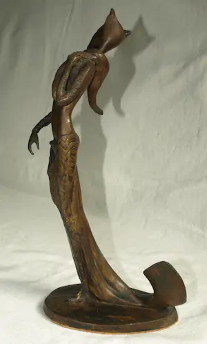 Brons (Onbekend) - Bronzen beeld , Vrouw – in Art Deco stijl – hoogte 38 cm. kopen? Bied vanaf 1!