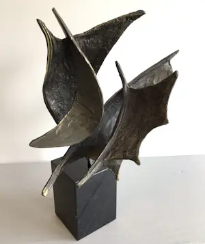 Bernadette Leijdekkers - Sculptuur “ De wind in de zeilen “ kopen? Bied vanaf 79!