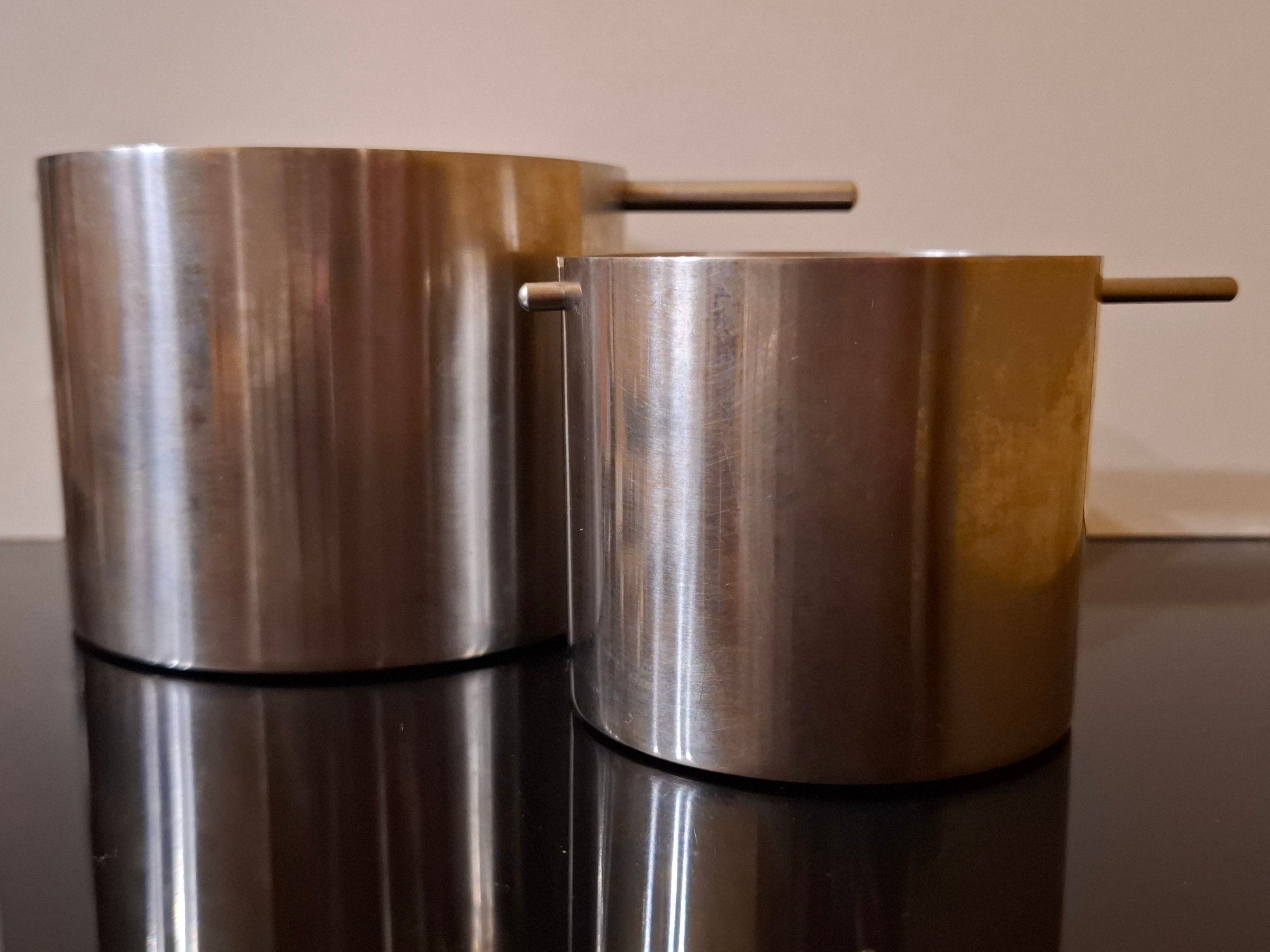 Stelton Denmark - Cylinda-line - 2 kantelbare asbakken of afvalbakjes - kopen? Bied vanaf 77!