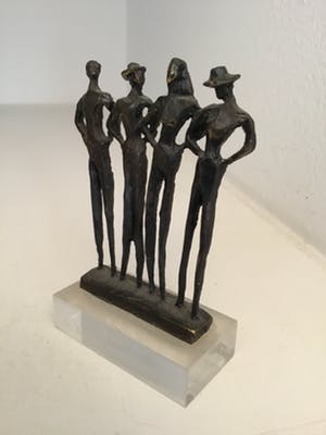 Corry Ammerlaan - Sculptuur “ Winkelend publiek “ kopen? Bied vanaf 22!