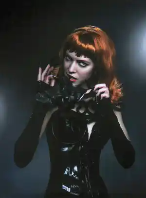 Jenny Boot - C-Print op dibond, Bat Wife - Ingelijst (Zeer groot) verkocht voor € 801!