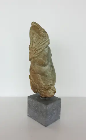 Monica van Dael - Sculptuur van natuursteen, Vrouwentorso kopen? Bied vanaf 150!
