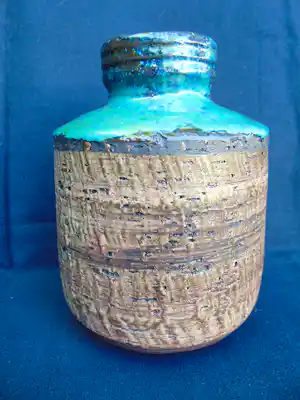Potterie Ravelli - Vaasje met blauwe glazuur kopen? Bied vanaf 45!