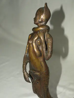Brons (Onbekend) - Bronzen beeld , Vrouw – in Art Deco stijl – hoogte 38 cm. kopen? Bied vanaf 1!