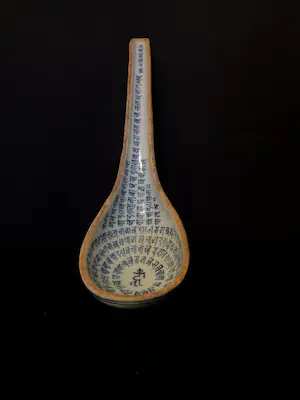 Niet of onleesbaar gesigneerd - CHINA; Blue & White Spoon, gemerkt verticaal zes karakter Kaishu kopen? Bied vanaf 1!