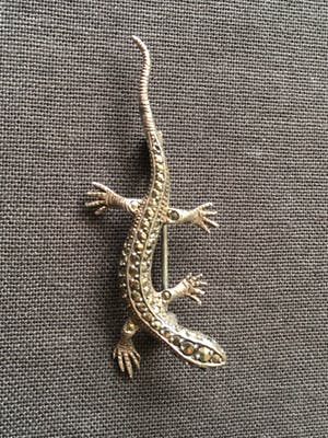 2e gehalte Zilver - broche in de vorm van een salamander met markasiet kopen? Bied vanaf 1!
