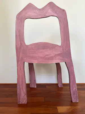 Klaas Gubbels - Roze stoel / object kopen? Bied vanaf 750!