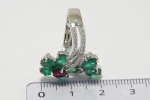 21 - 18 karaats witgouden bloem ring met diamant ca 0.50 crt briljant kopen? Bied vanaf 850!