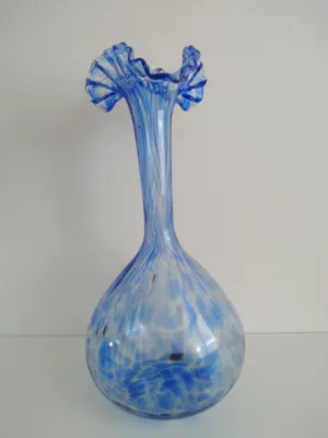 Niet of onleesbaar gesigneerd - Grote, zwierige vaas, blauw glas, handgemaakt kopen? Bied vanaf 1!